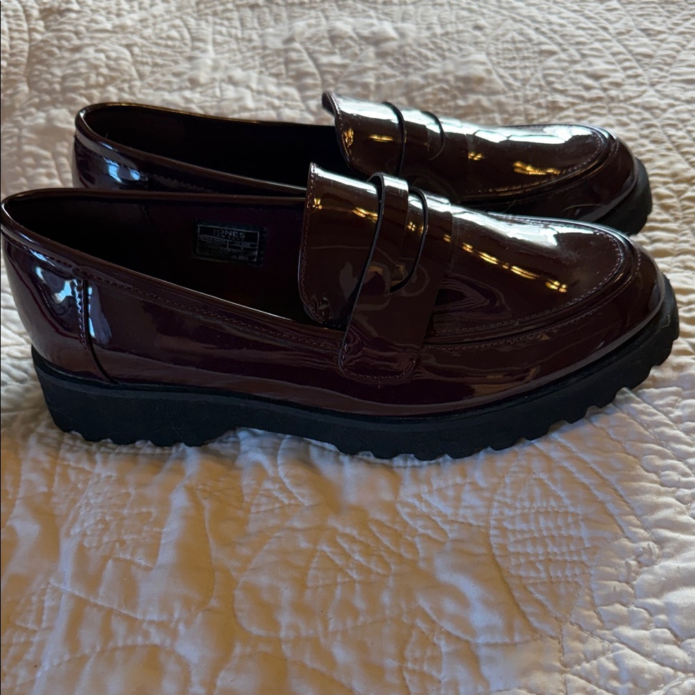 Jones New York women’s Deep Burgundy Slip-On Lug Loafers - Picture 8 of 8